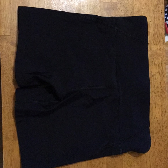 Under armour shorts - Picture 3 of 3